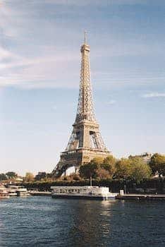 Pourquoi se rendre à Paris quand il pleut ?